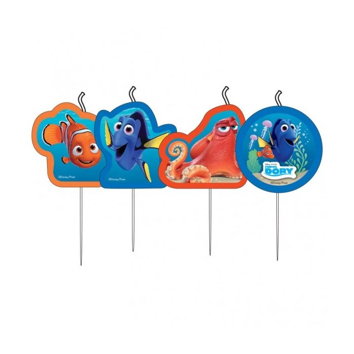 Vier kleurrijke verjaardagstaartkaarsen met afbeeldingen van Dory, Nemo en Hank uit Finding Dory, perfect voor een feestelijke taartversiering.n