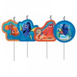 Vier kleurrijke verjaardagstaartkaarsen met afbeeldingen van Dory, Nemo en Hank uit Finding Dory, perfect voor een feestelijke taartversiering.n